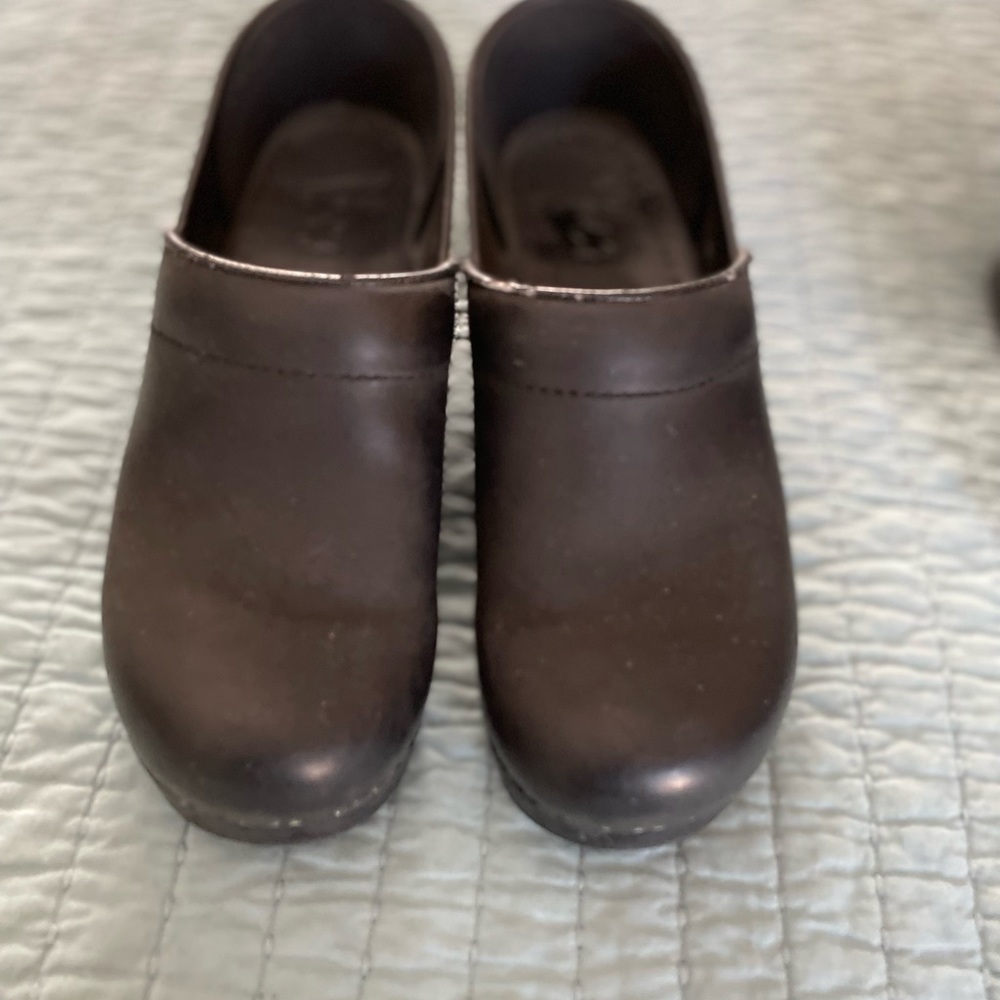 Dansko size 38 brown clogs